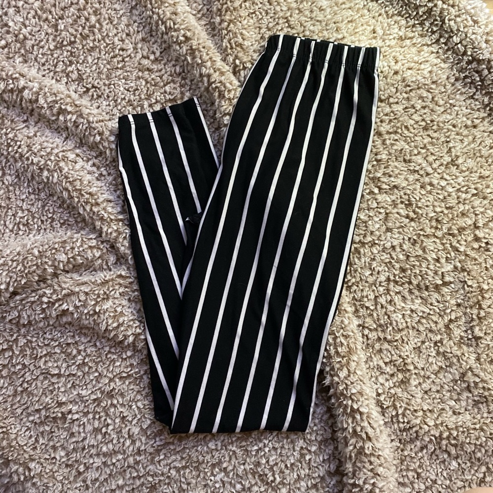 Black and white Striped Leggings by Design